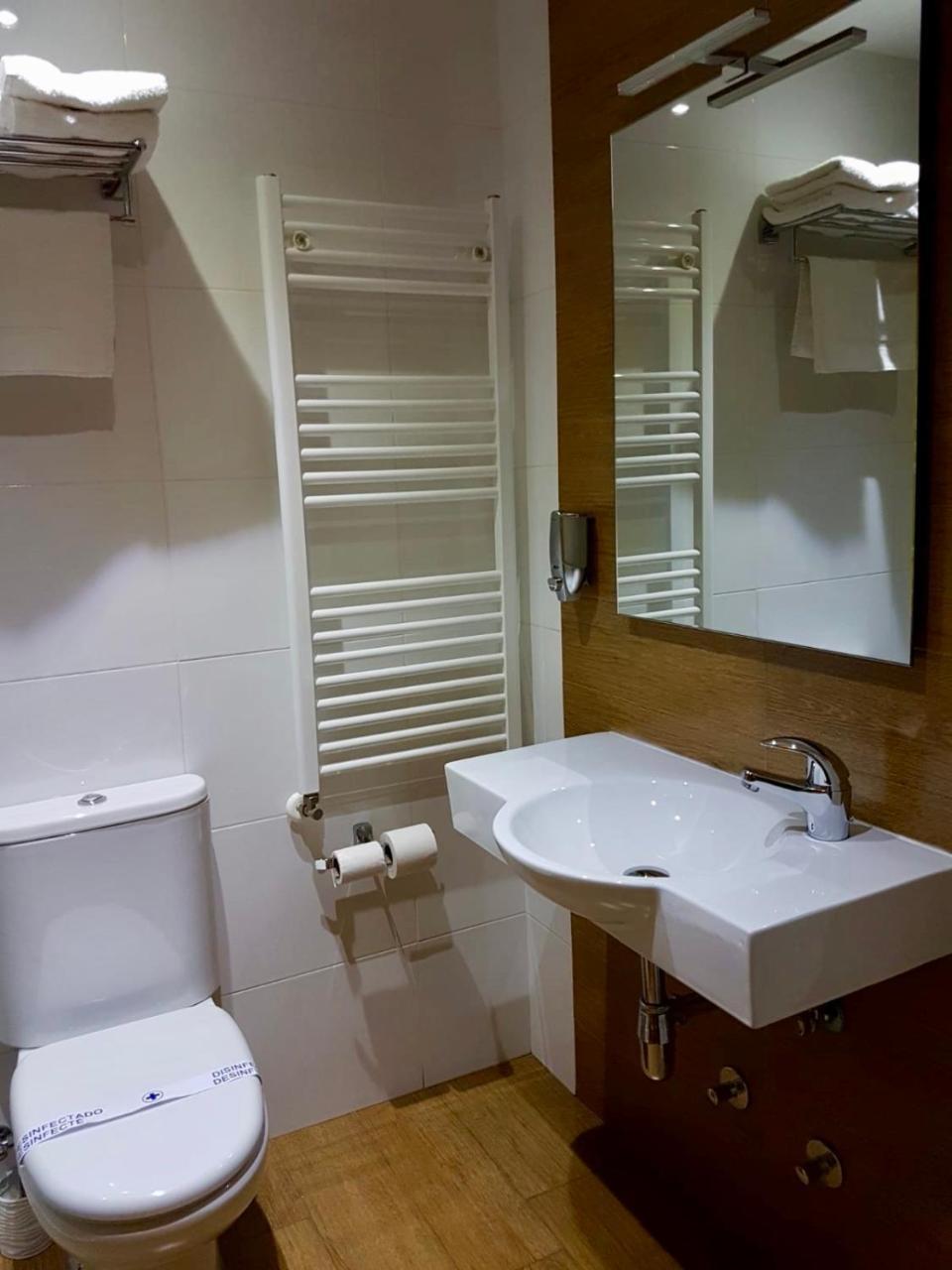 Hostal Puerta La Villa バリャドリド エクステリア 写真