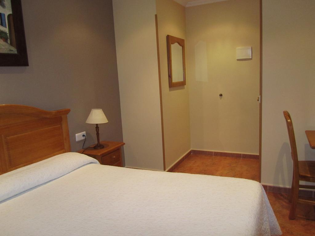 Hostal Puerta La Villa バリャドリド エクステリア 写真